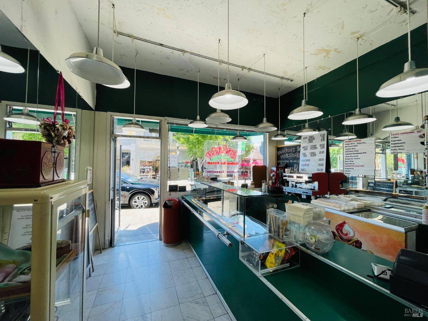 San Anselmo, CA 94960,572 San Anselmo AVE