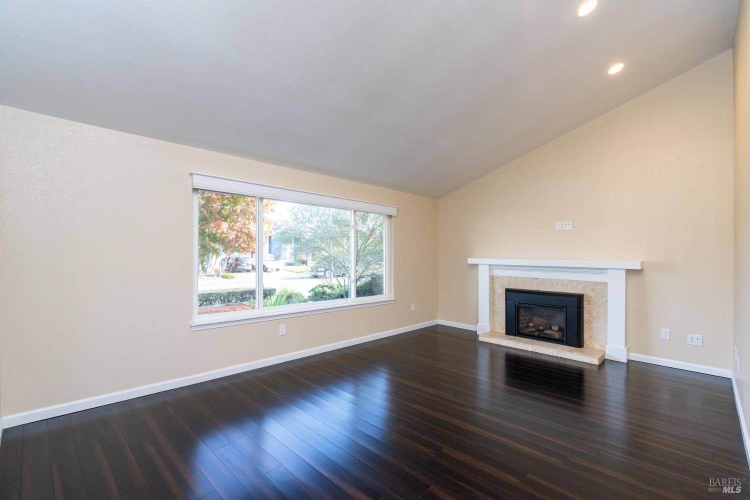 Petaluma, CA 94954,2038 Crinella DR