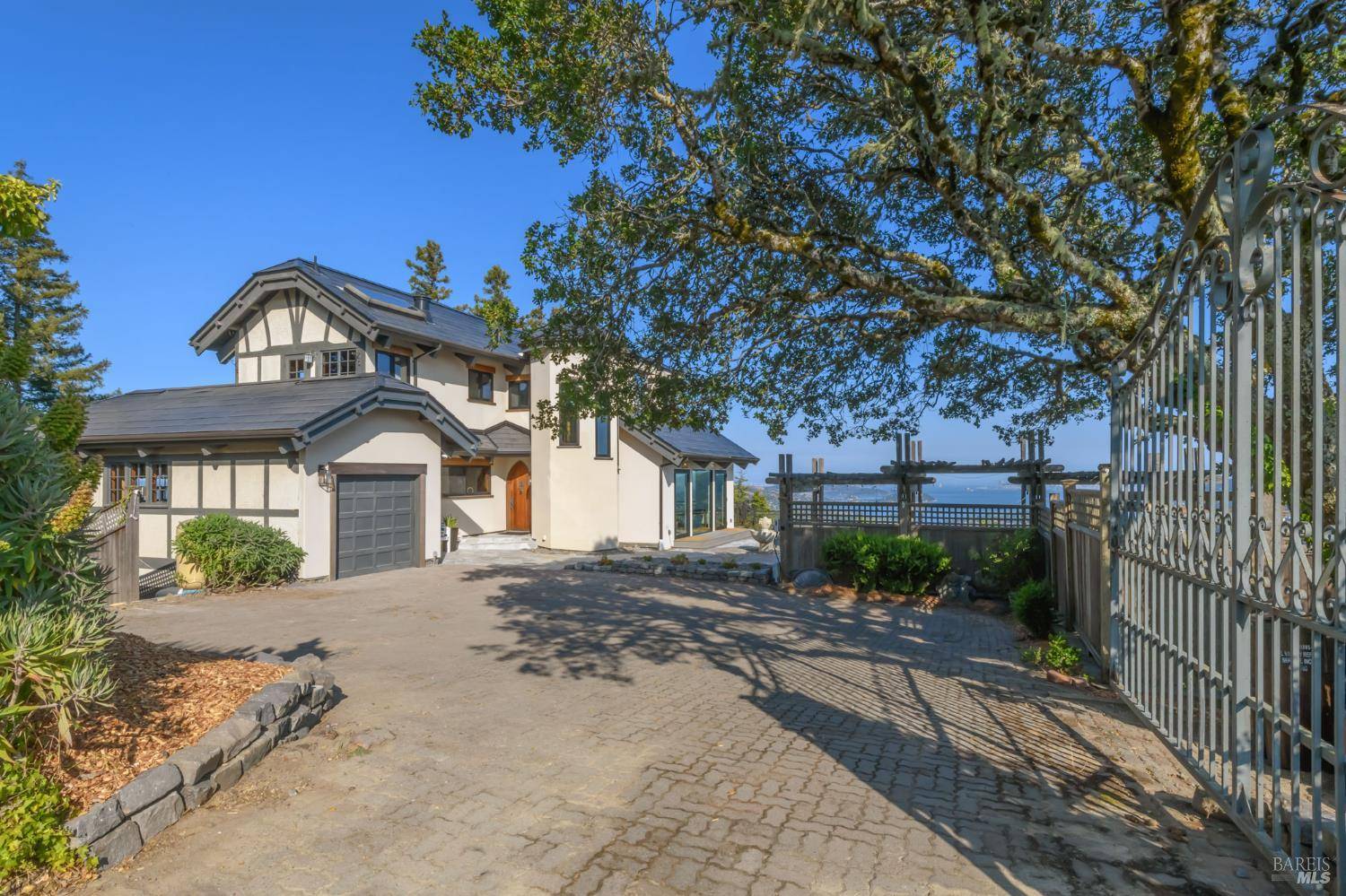 Corte Madera, CA 94925,409 Summit DR