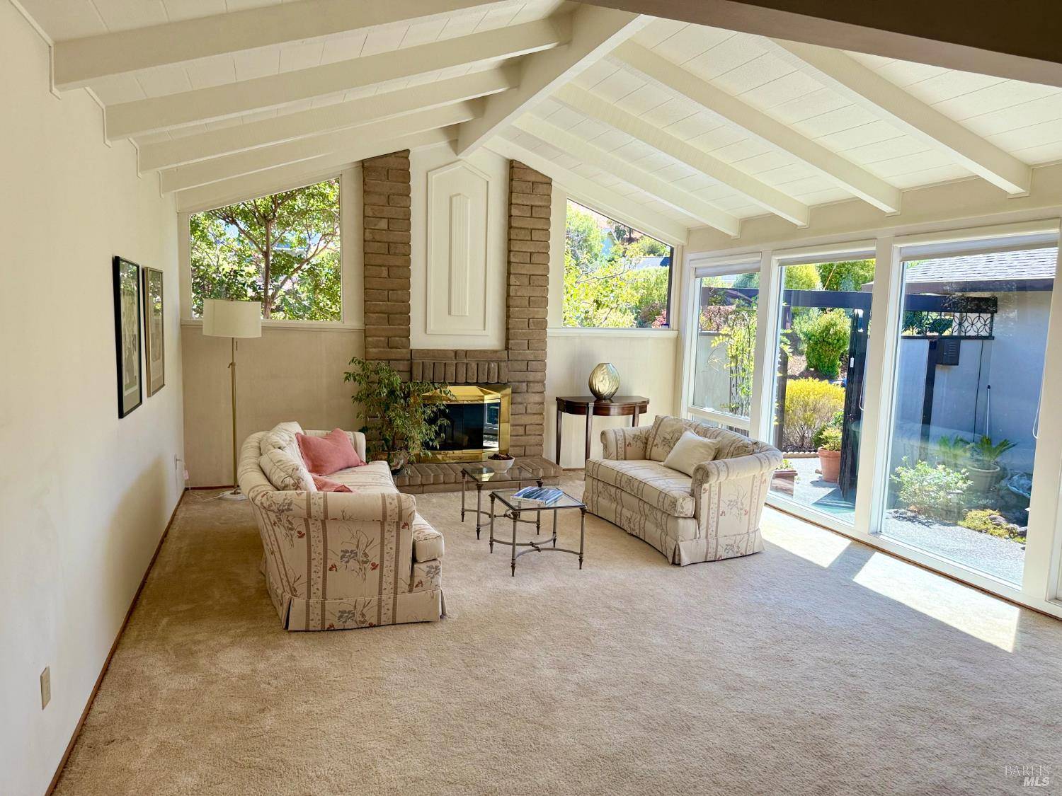 San Rafael, CA 94903,92 Upper Oak DR