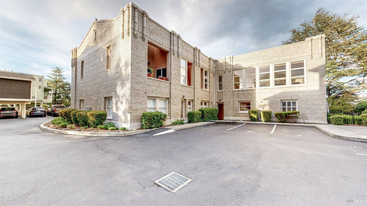 Petaluma, CA 94952,331 Keller ST 11