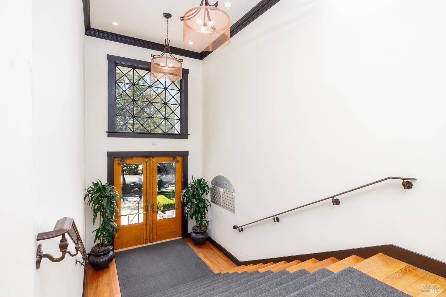 Petaluma, CA 94952,11 5th ST 201