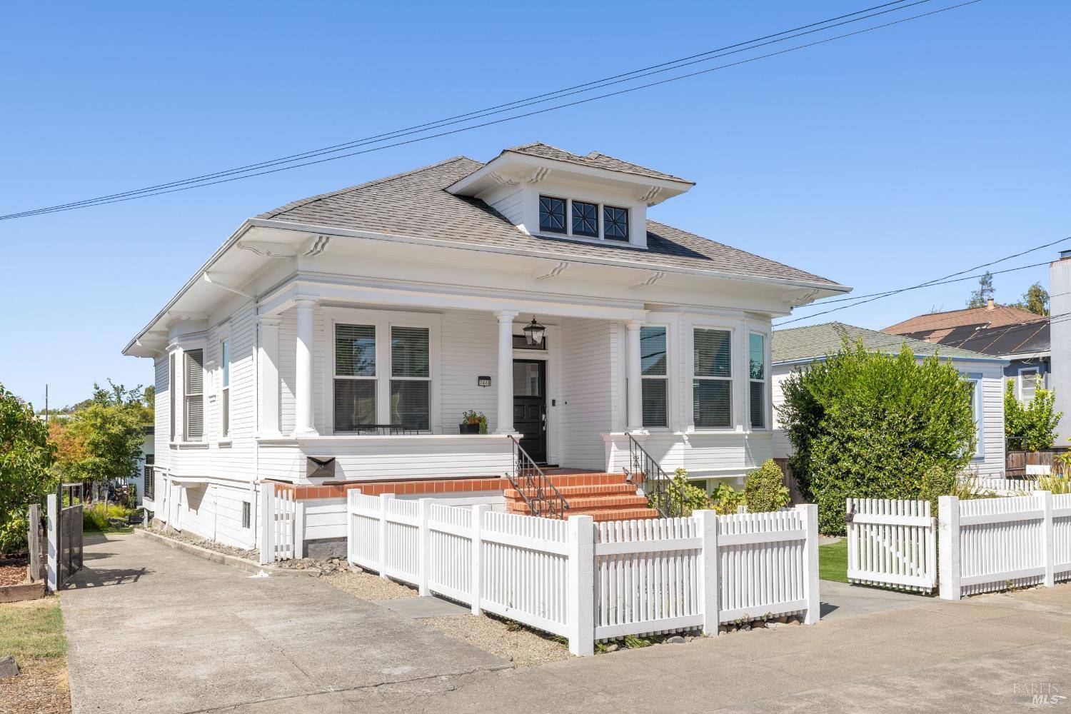 Petaluma, CA 94952,744 B ST