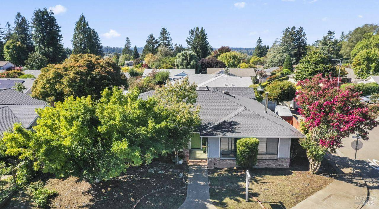 Sebastopol, CA 95472,476 Pleasant Hill AVE N