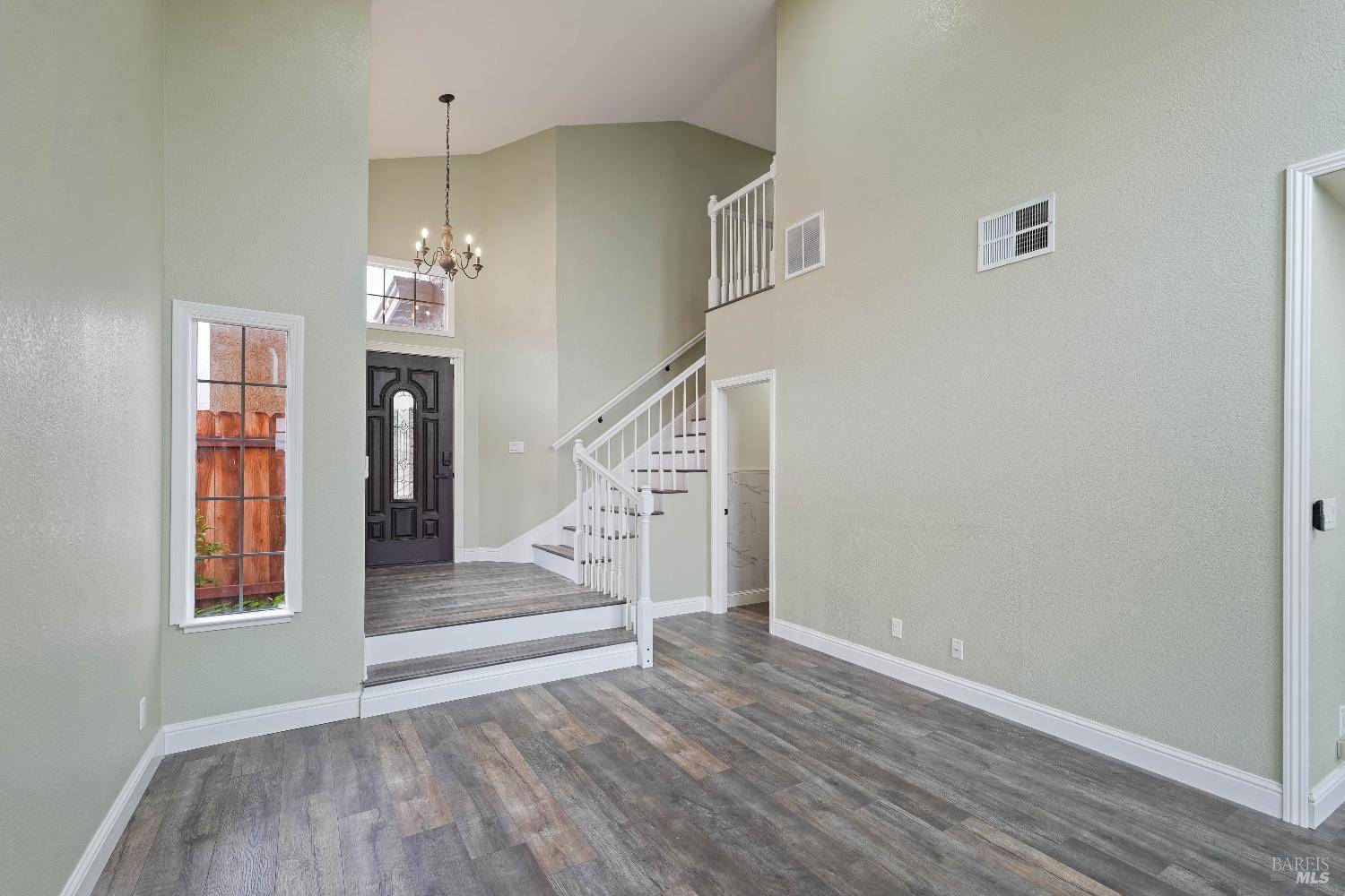 Vallejo, CA 94591,880 Knights CIR
