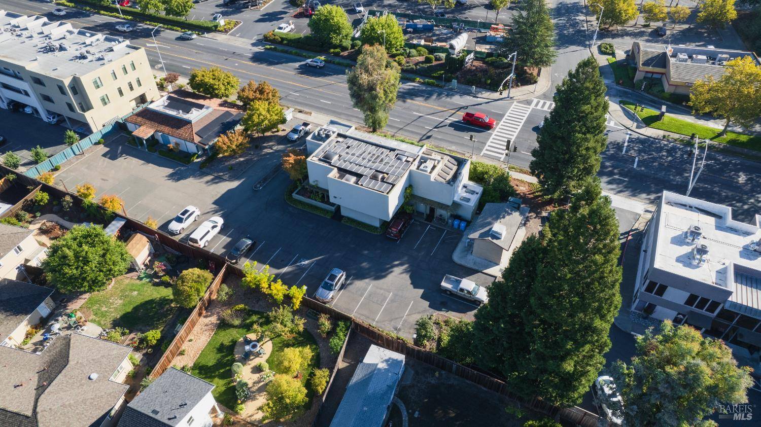 Santa Rosa, CA 95405,777 Farmers LN