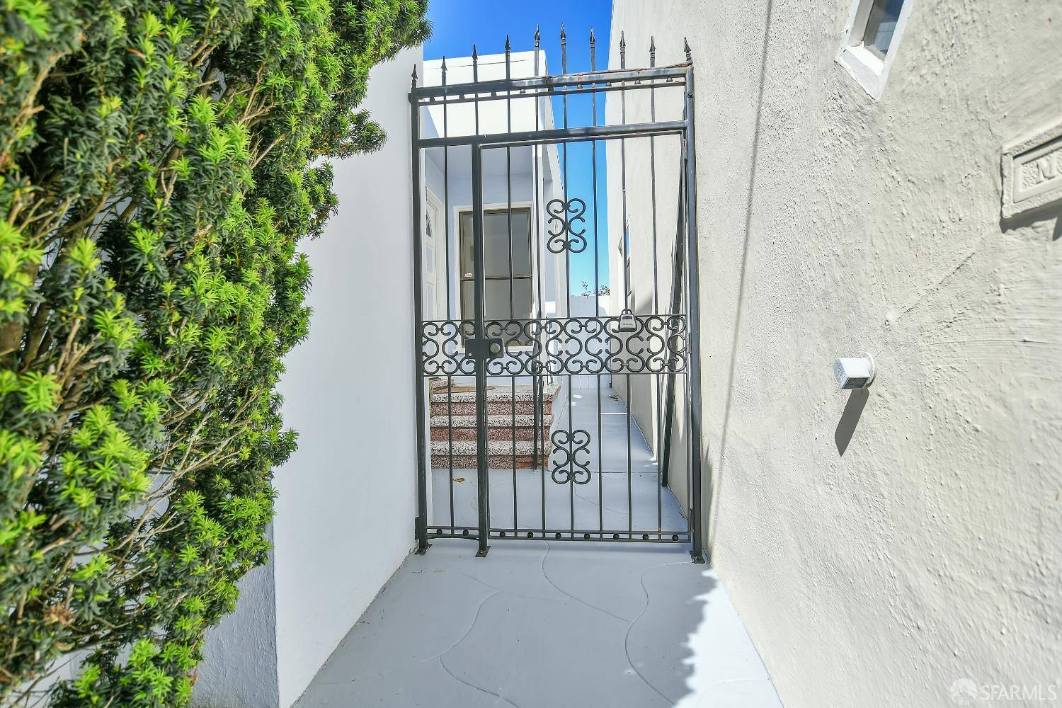San Francisco, CA 94112,17 Lapham WAY