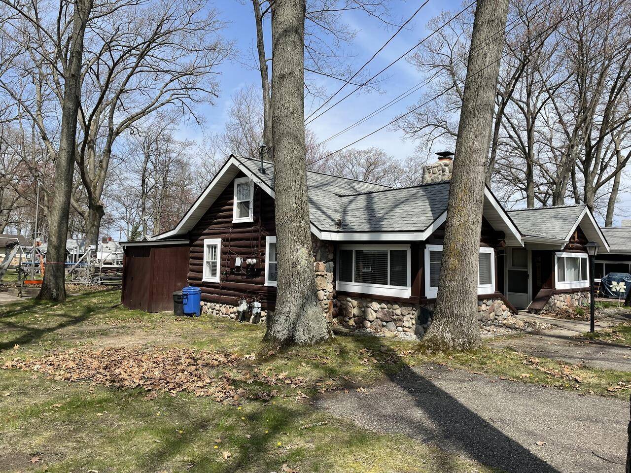 Houghton Lake, MI 48629,109-1 Willow ST