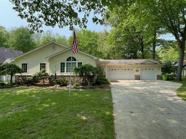 Roscommon, MI 48653,991 W Higgins Lake DR