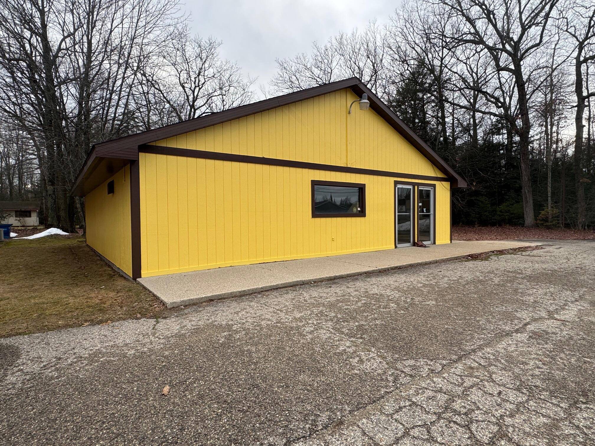 Houghton Lake, MI 48629,1899 W Houghton Lake DR