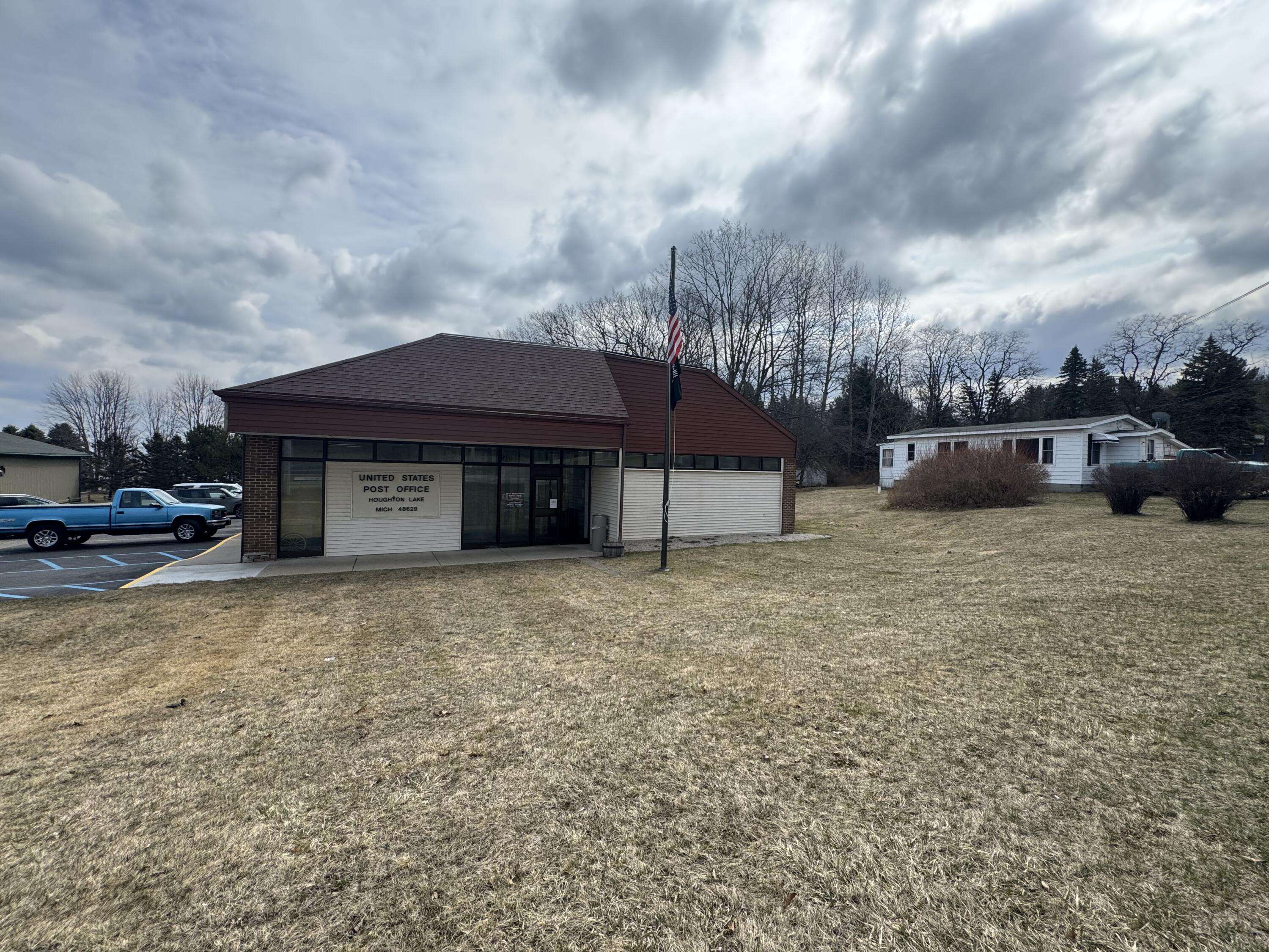Houghton Lake, MI 48629,2255 S Tower Hill RD