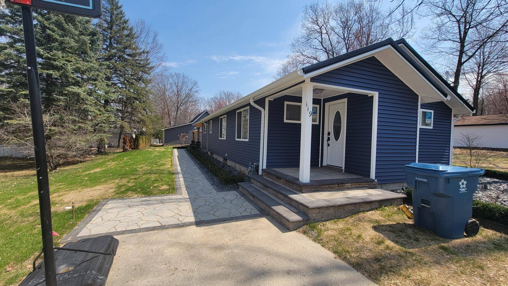 Houghton Lake, MI 48629,119 Desoto AVE #[and 206 Joliet Ave]