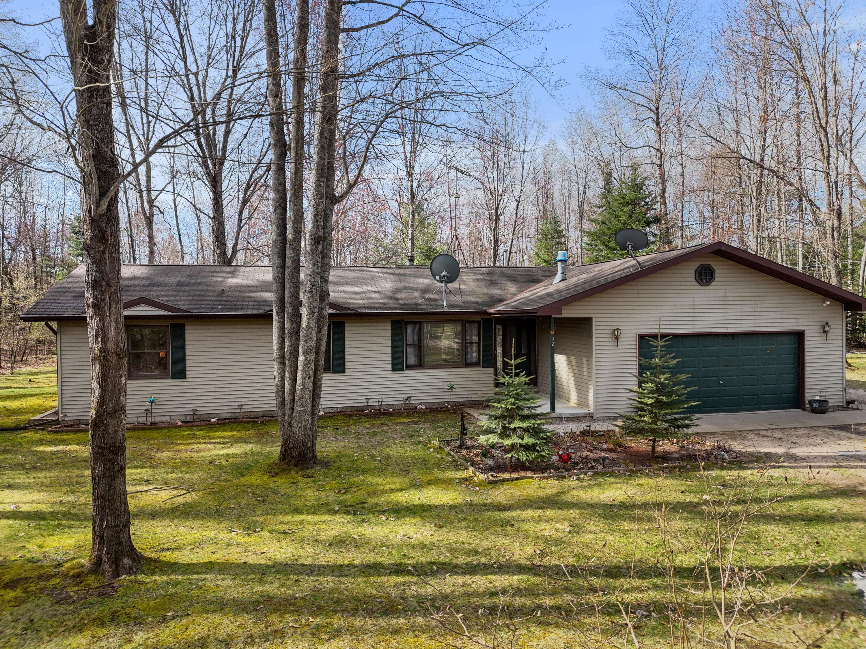 Houghton Lake, MI 48629,321 Greenleaf DR