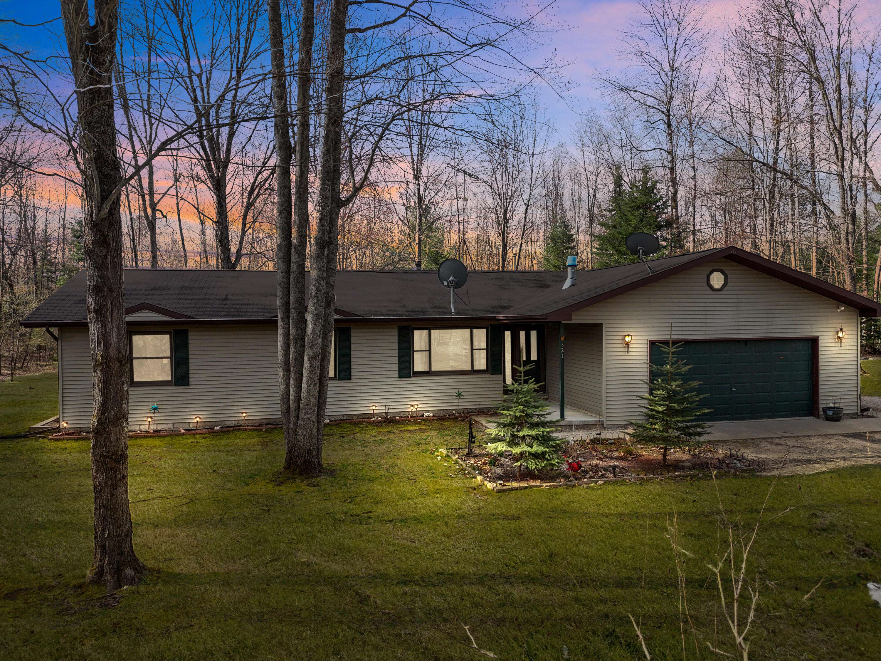 Houghton Lake, MI 48629,321 Greenleaf DR