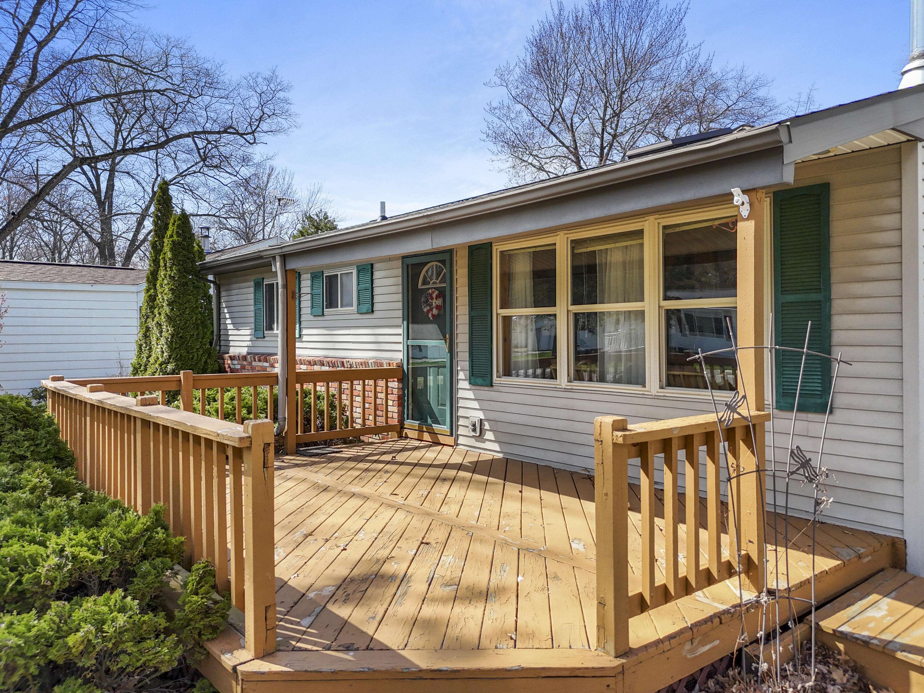Houghton Lake, MI 48629,120 Beechwood AVE