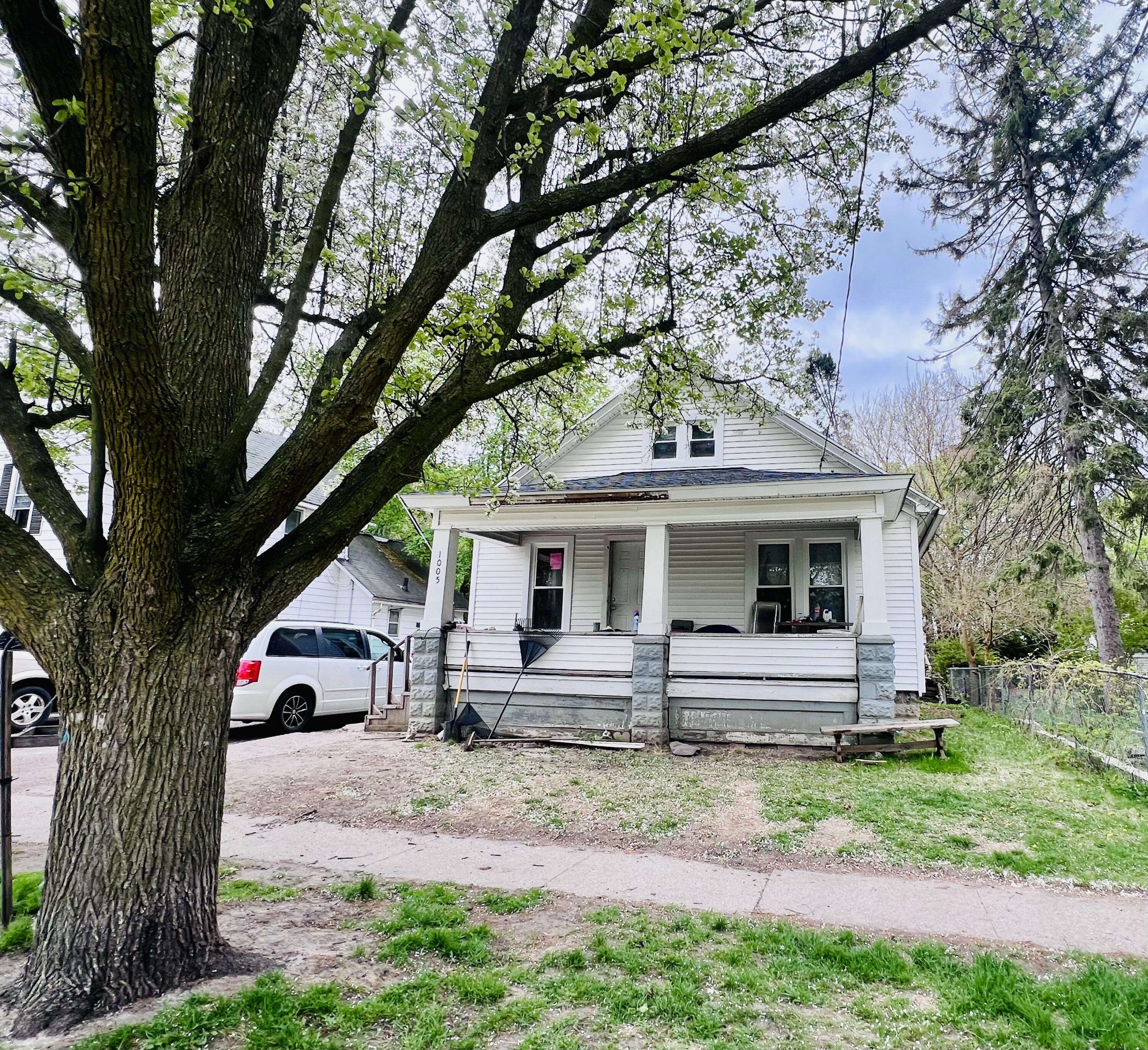 Owosso, MI 48867,1005 Fletcher ST
