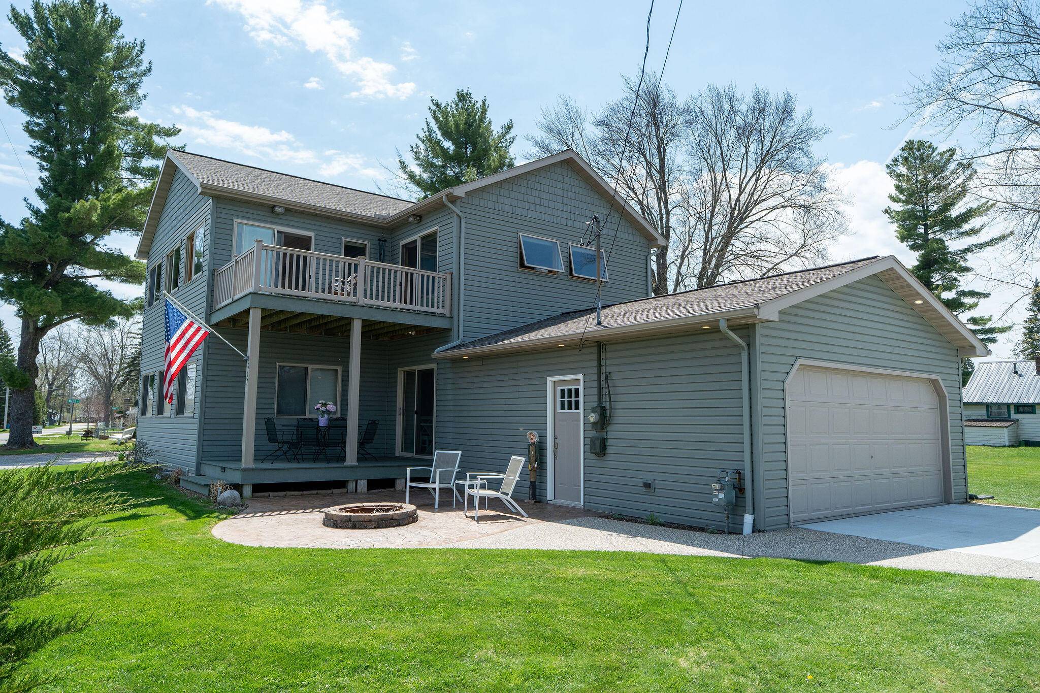 Houghton Lake, MI 48629,607 Shoreline DR