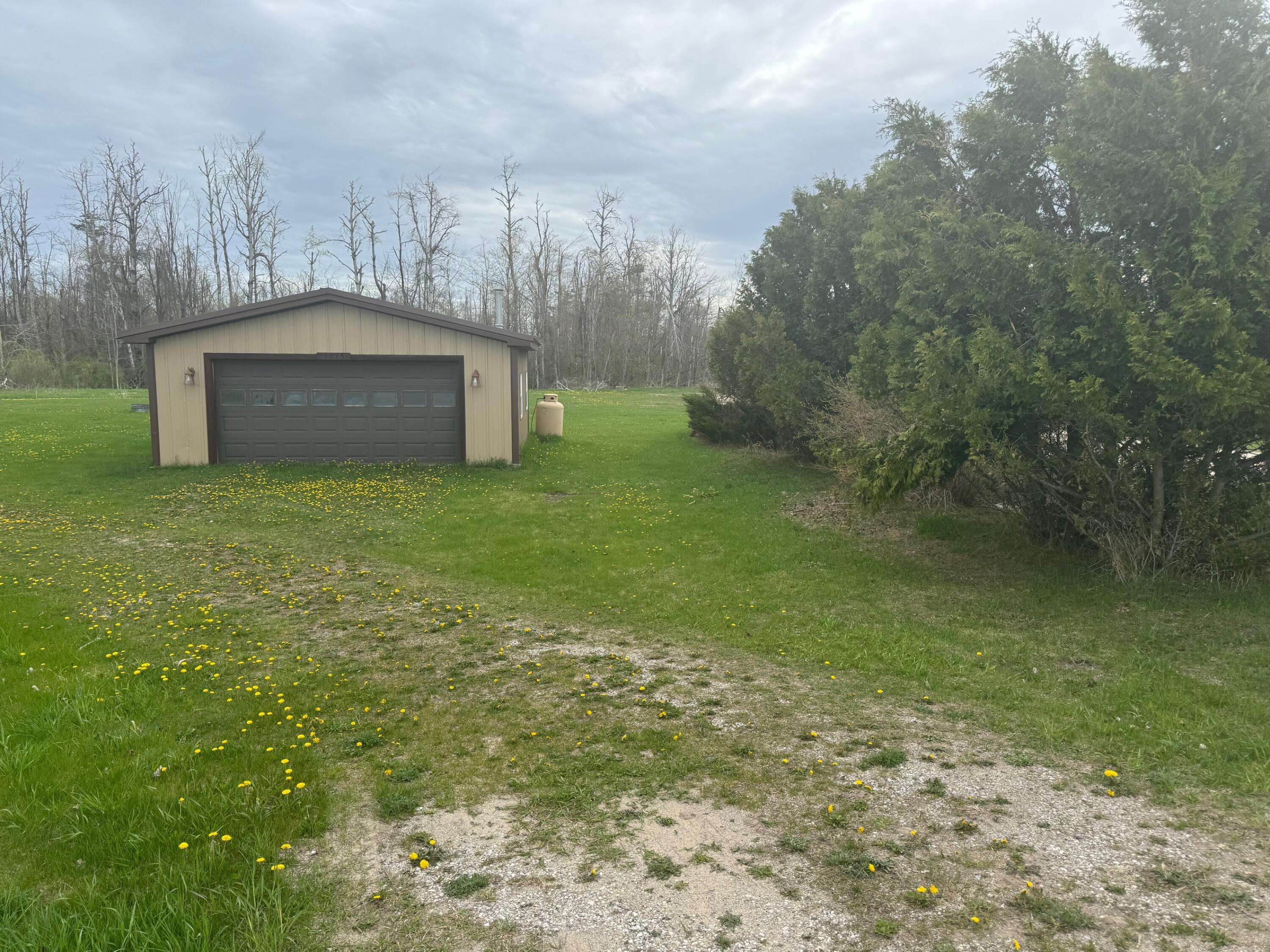 Johannesburg, MI 49751,9075 Meridian RD