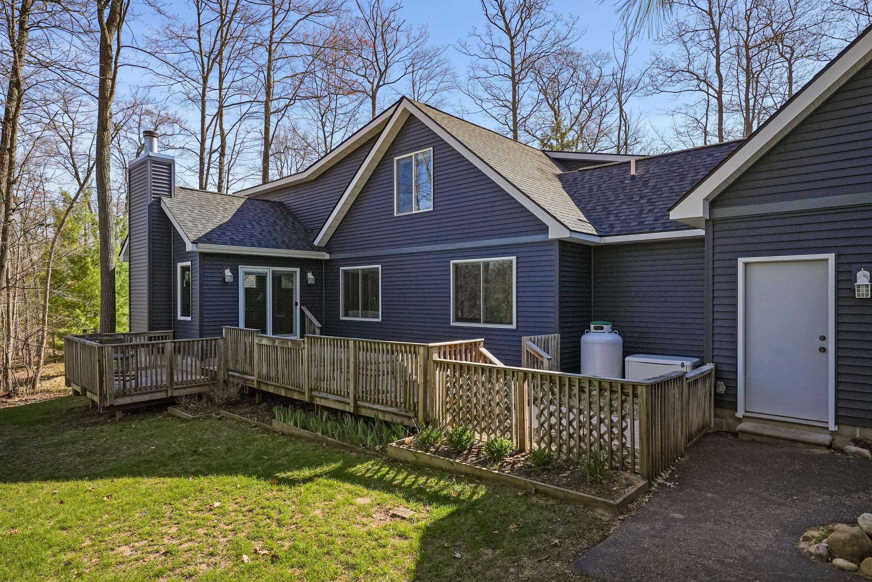 Roscommon, MI 48653,343 Crystal LN