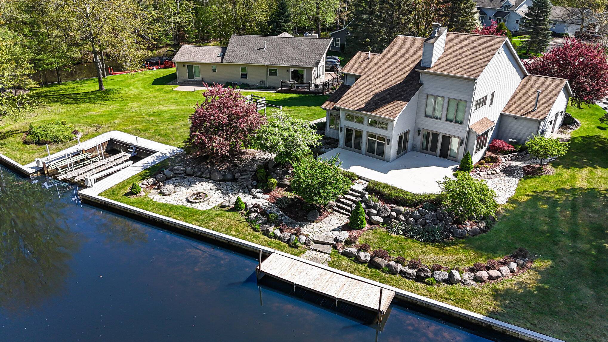 Houghton Lake, MI 48629,118 Harbor CT
