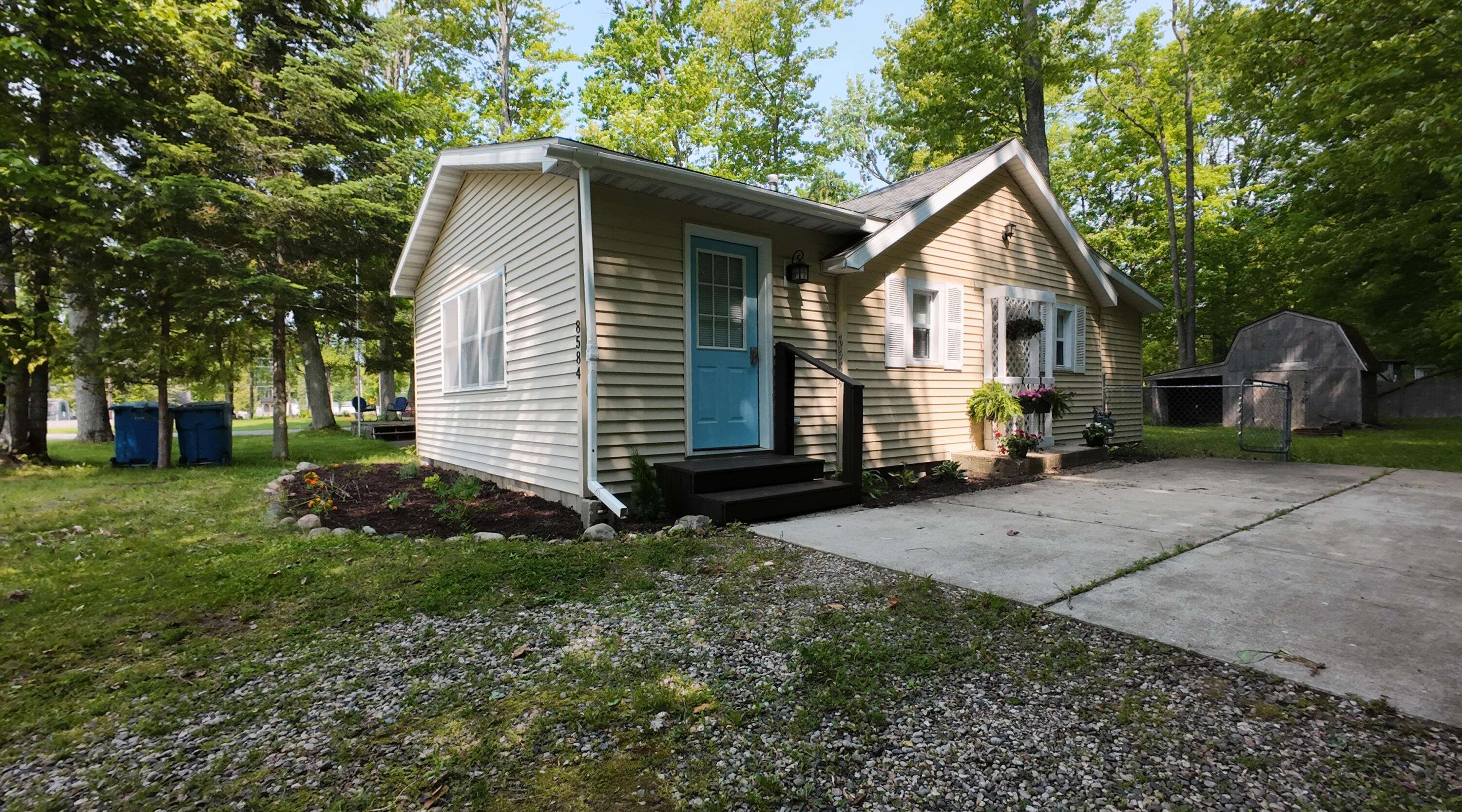 Houghton Lake, MI 48629,8584 E Houghton Lake DR