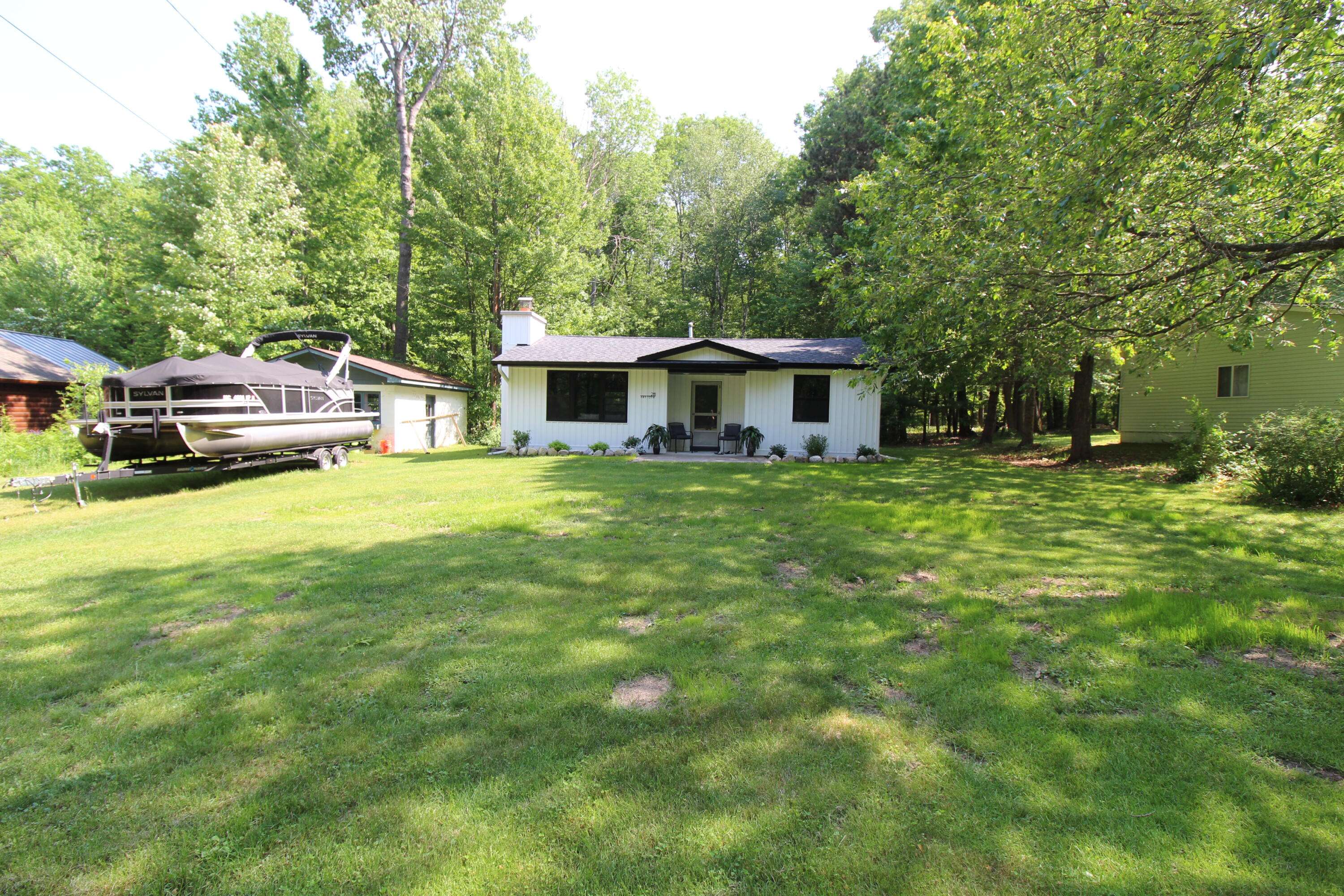 Roscommon, MI 48653,211 Daytona RD