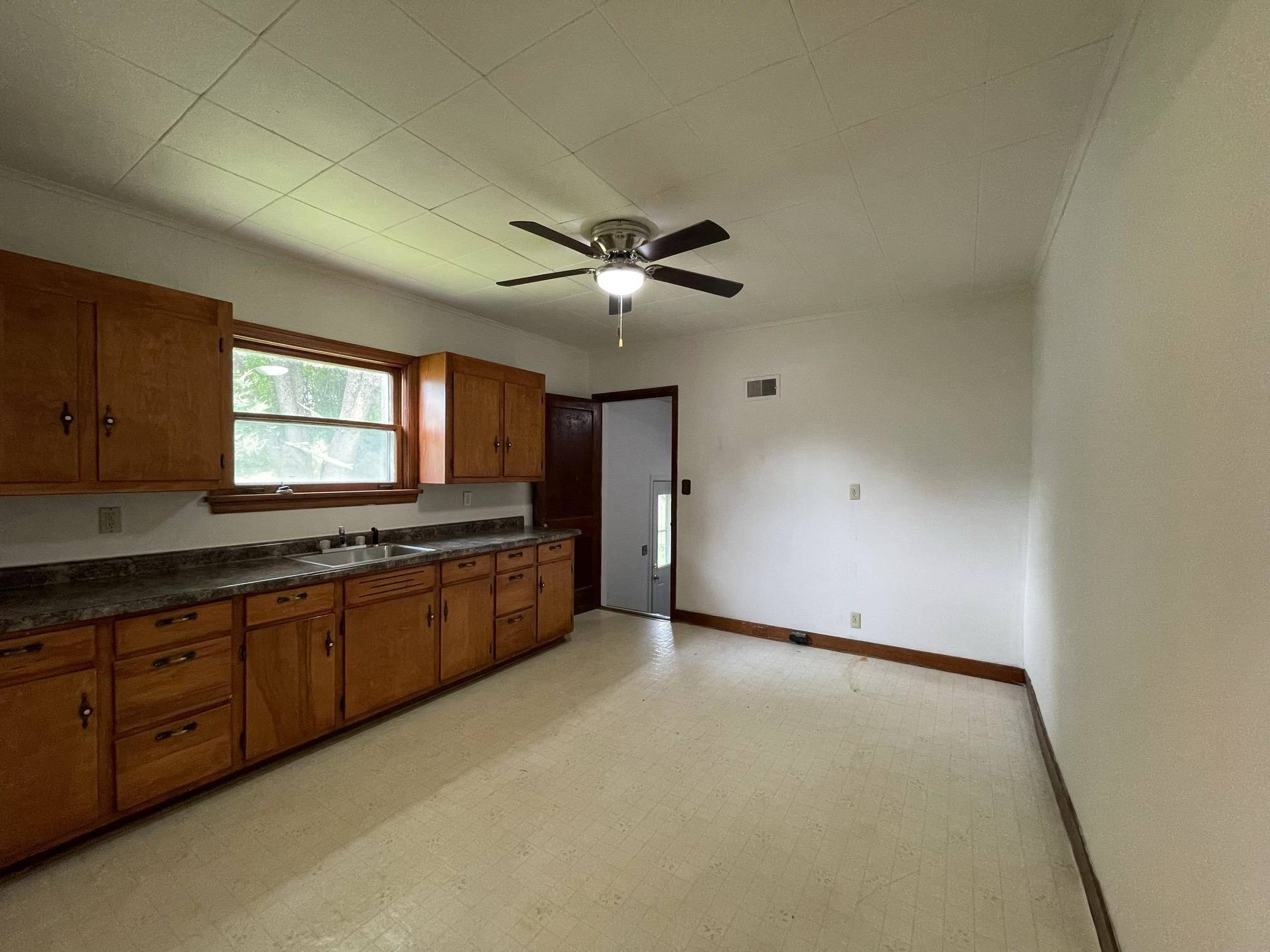 Ashland, WI 54806,1121 9th Ave W