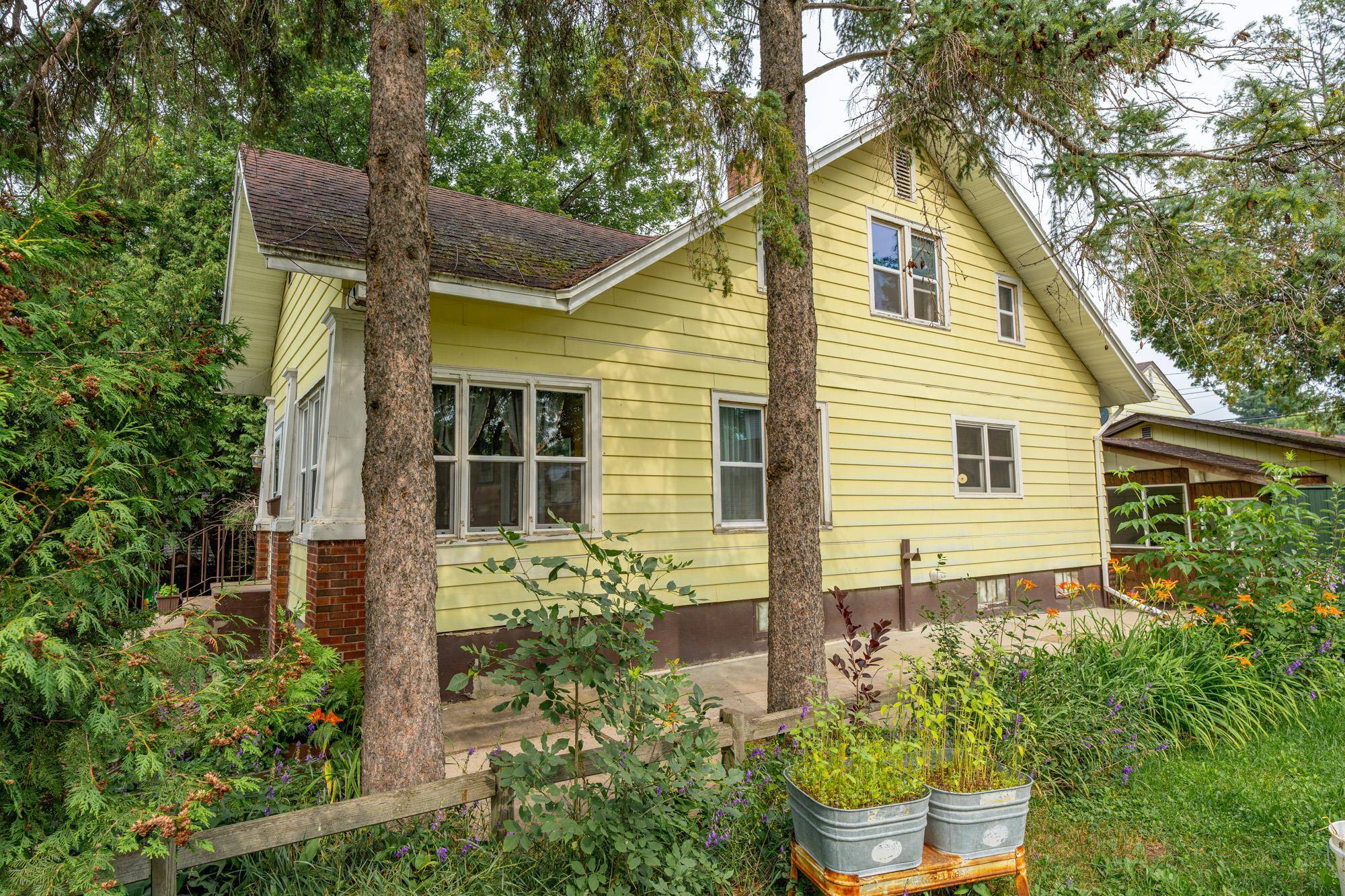 Ely, MN 55731,35 E White St
