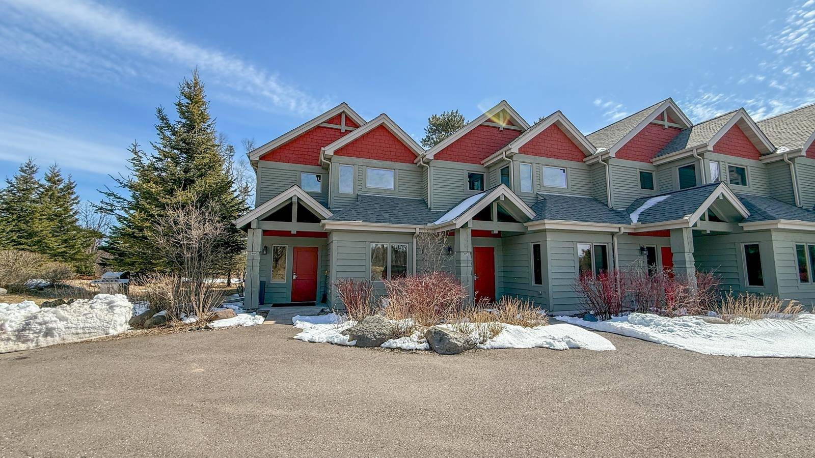 Lutsen, MN 55612,670 Upper Cliffhouse Rd