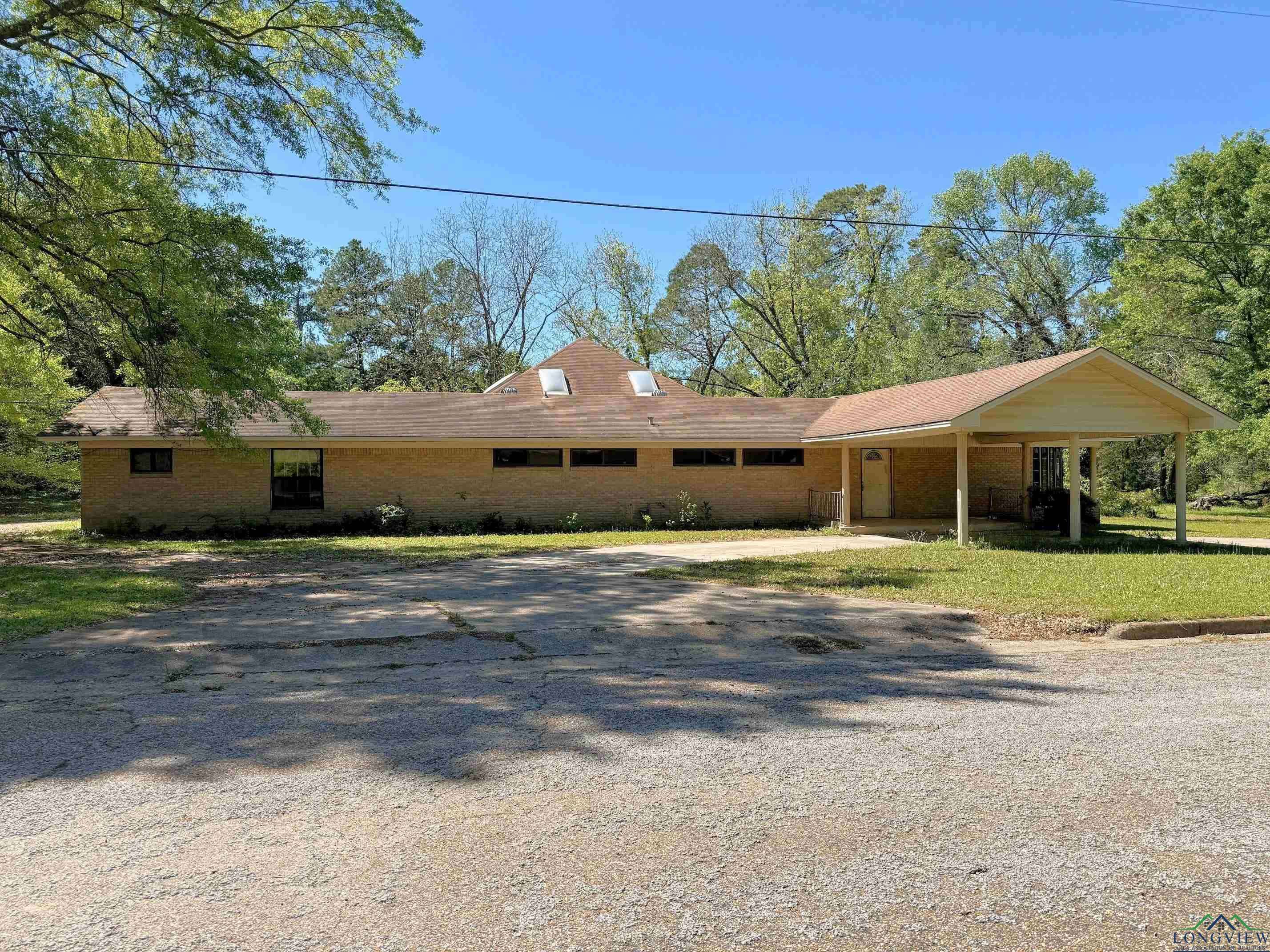 Pittsburg, TX 75686,201 Parkview St.
