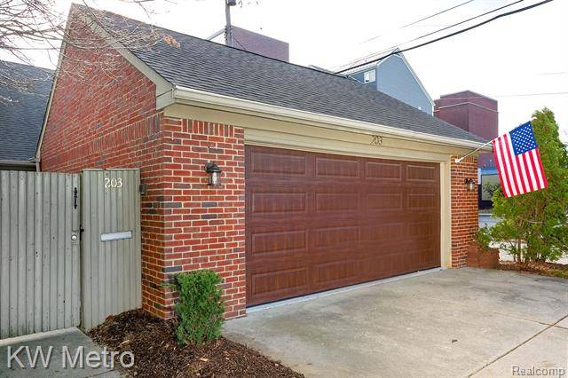Royal Oak, MI 48067,203 W HUDSON Avenue