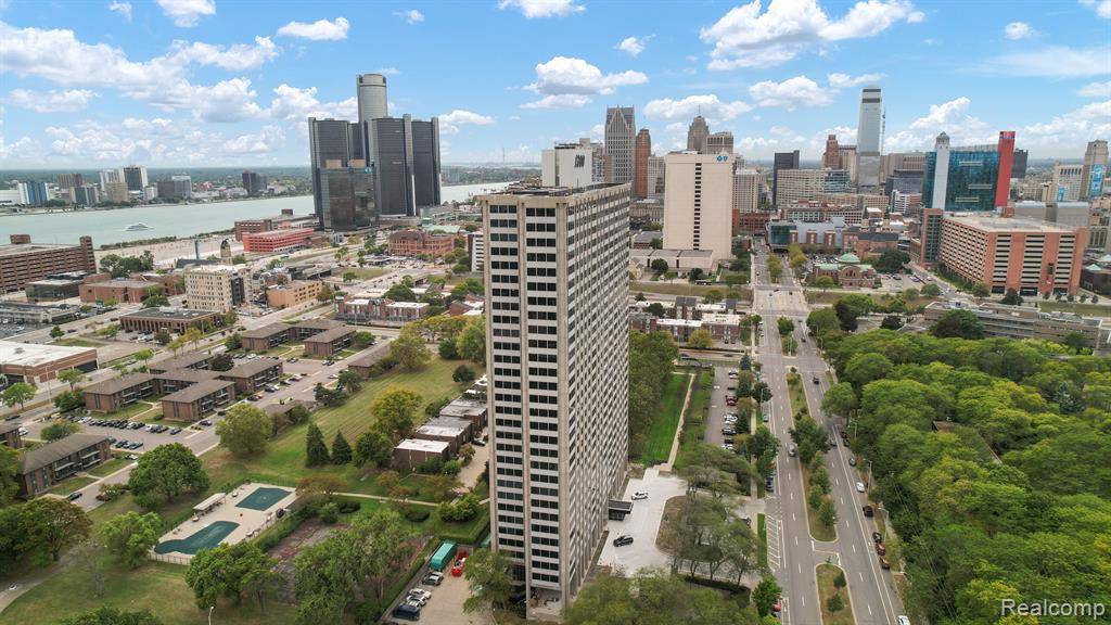 Detroit, MI 48207,1300 E LAFAYETTE Street 305