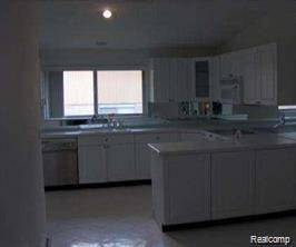 Southfield, MI 48076,29375 SHARON Lane