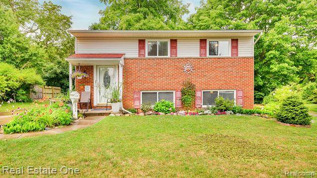 Milford Vlg, MI 48381,834 PANORAMA Drive