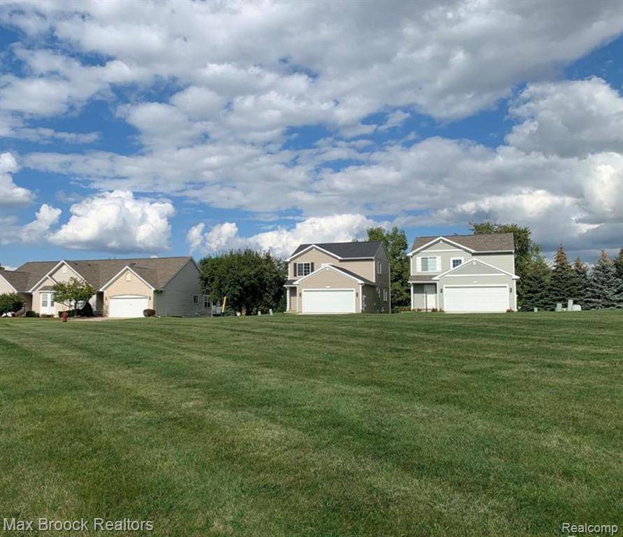 Grand Blanc, MI 48439,5152 SANDALWOOD Circle