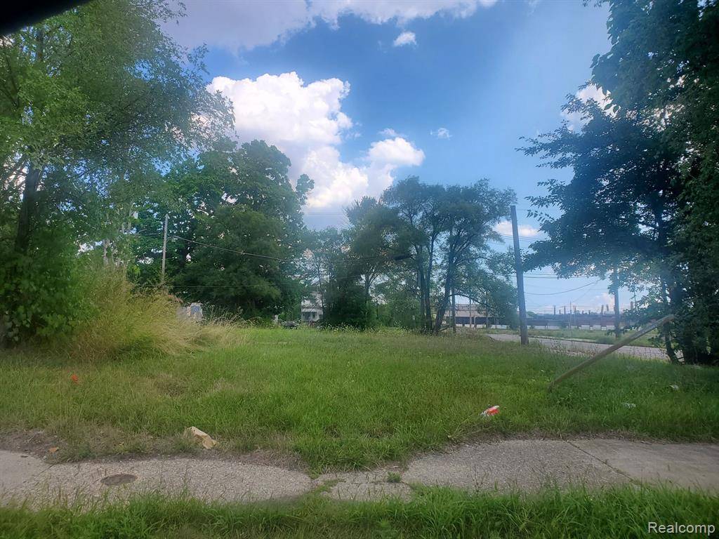 Detroit, MI 48208,6102 ROSA PARKS Boulevard