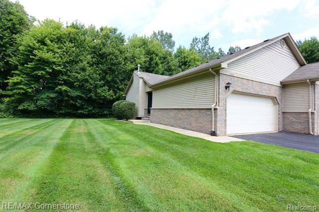 New Boston, MI 48164,17442 AVA  Court