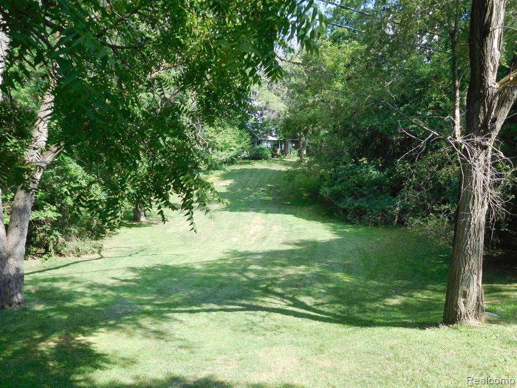 Orchard Lake Village, MI 48324,3655 SHADY BEACH Boulevard
