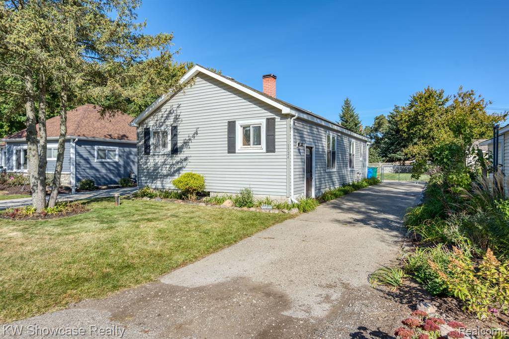 Commerce Twp, MI 48382,1724 HARRY Street
