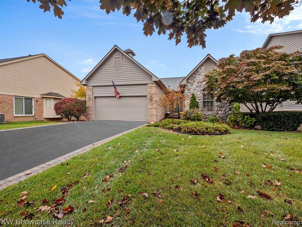 Milford Vlg, MI 48381,1097 EAGLE NEST Drive