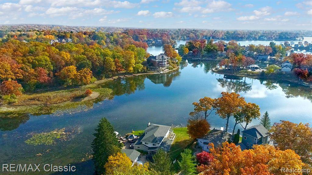 Orion Twp, MI 48362,512 FERNHURST Court