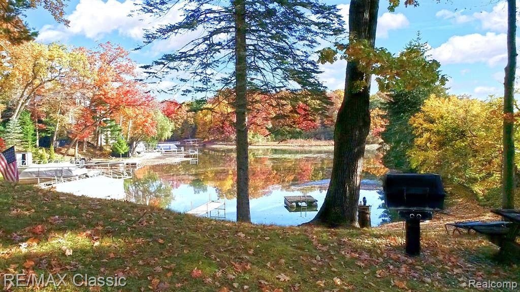 Orion Twp, MI 48362,512 FERNHURST Court
