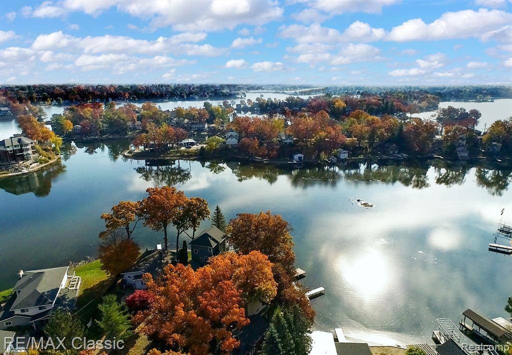 Orion Twp, MI 48362,512 FERNHURST Court