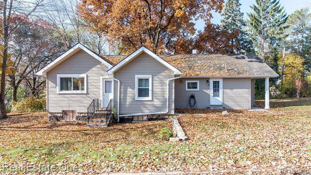 Wixom, MI 48393,2752 LOON LAKE Road