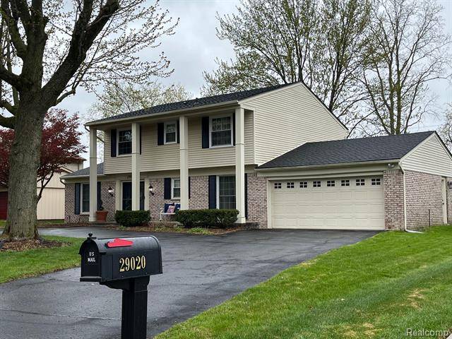 Farmington Hills, MI 48334,29009 RAMBLEWOOD Drive