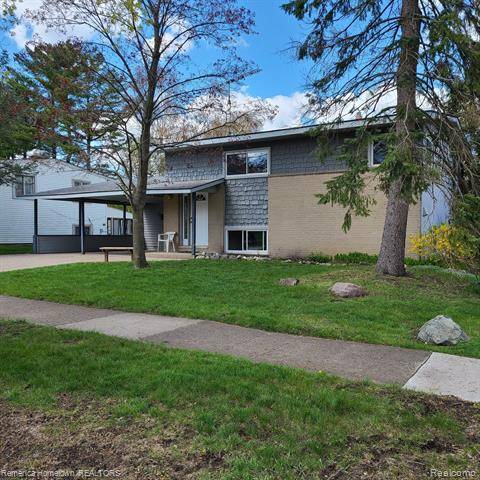 Milford Vlg, MI 48381,762 PANORAMA Drive
