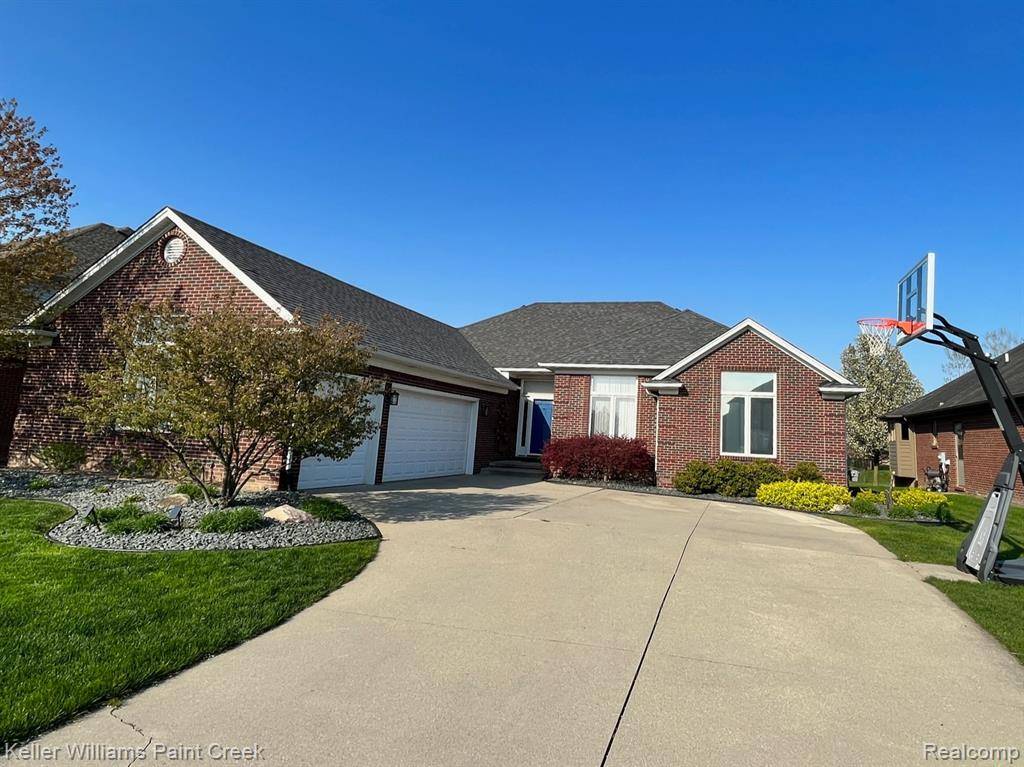 Macomb Twp, MI 48044,49586 LONDON BRIDGE Drive