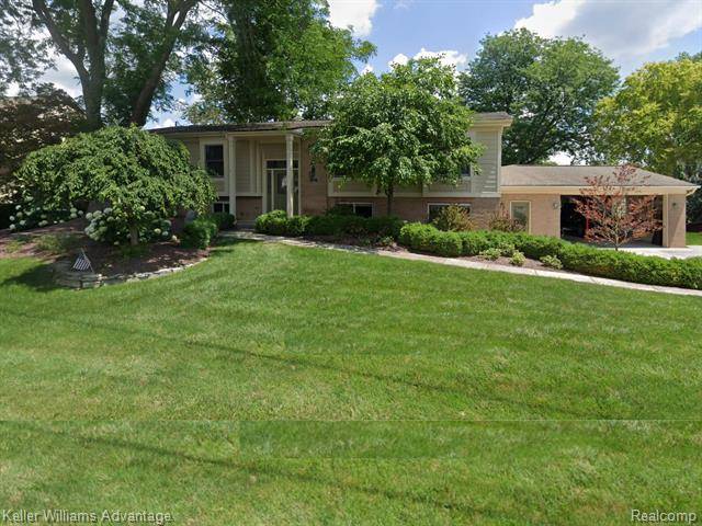 Commerce Twp, MI 48382,5016 Wavewood Drive