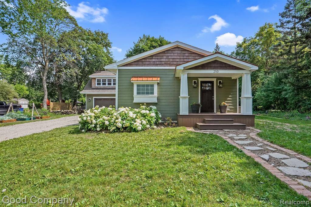 Bloomfield Twp, MI 48302,210 HIGHLAND Avenue