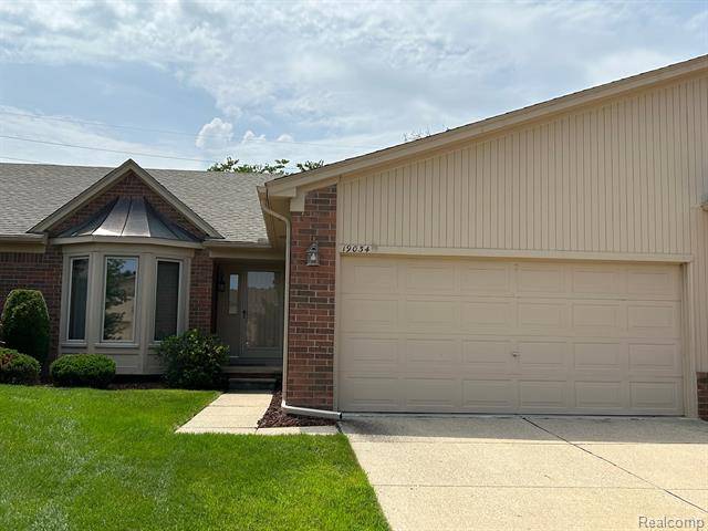 Clinton Township, MI 48038,19034 FORTUNA Drive S 11 43